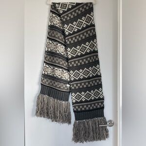 Tommy Hilfiger wool blend scurf. Long size. Unisex.